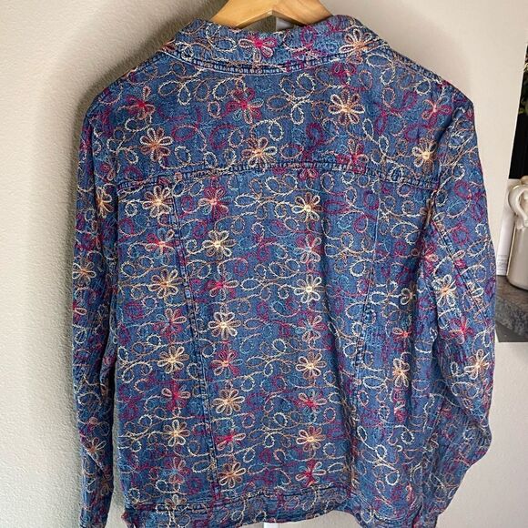 Unique Coldwater Creek Embroidered Button down Blouse, Size Large - Picture 2 of 6